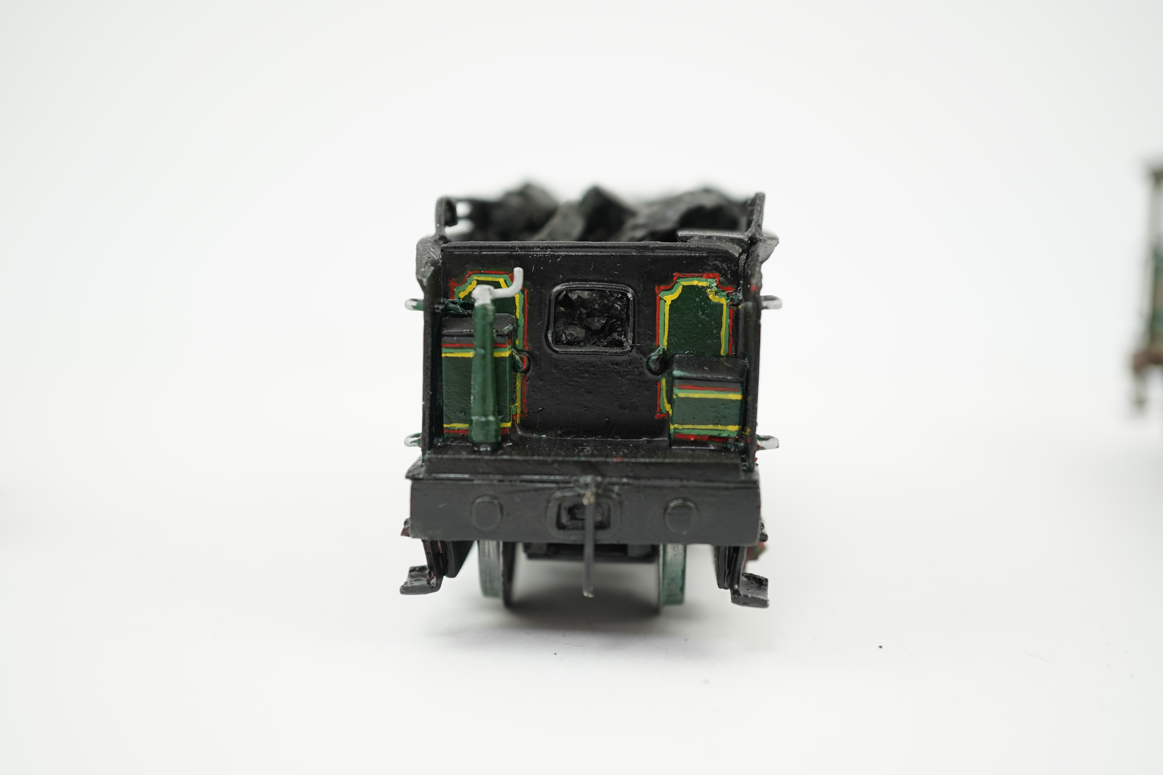 Two 00 gauge brass and white metal kit built Wainwright designed SE&CR locomotives (possibly by Wills Finecast); a class G 4-4-0, 676, together with a class S 0-6-0ST, 685, constructed, painted and lined to a high standa